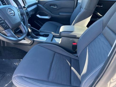 Used 2023 Nissan Frontier SV image 8