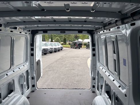 Used 2023 Mercedes-Benz Sprinter 144 Cargo image 16