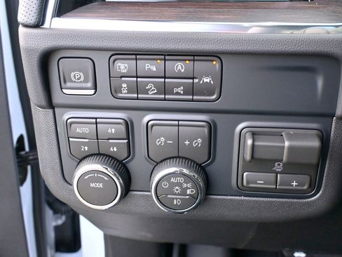 Used 2026 Chevrolet Suburban Premier w/ Sun And Tow Package image 12