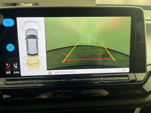 Certified 2025 Volkswagen Atlas Cross Sport SE image 28