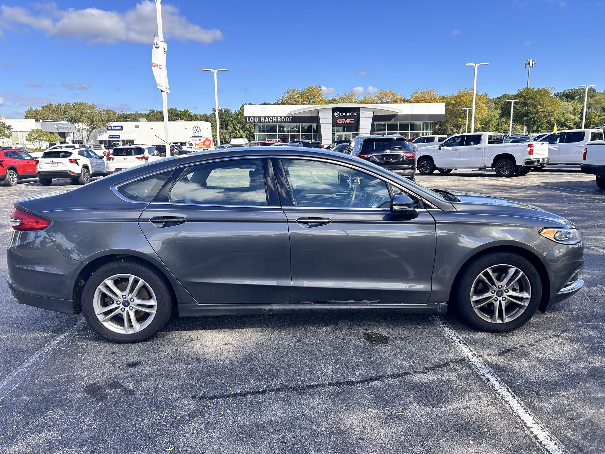 Used 2018 Ford Fusion SE w/ Fusion SE Technology Package FWD image 4