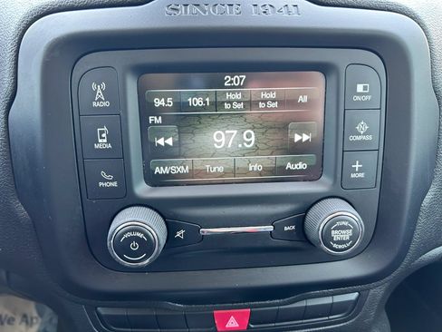 Used 2015 Jeep Renegade Latitude w/ Popular Equipment Group FWD image 18