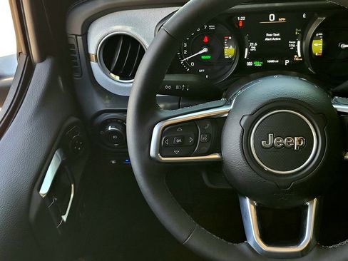 Used 2025 Jeep Wrangler Unlimited Sahara AWD/4WD image 12