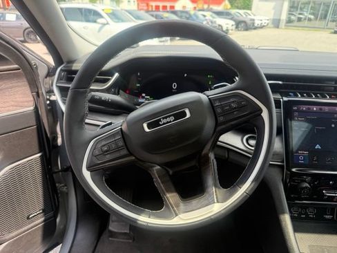 Used 2022 Jeep Grand Cherokee Limited 4xe w/ Luxury Tech Group II AWD/4WD image 30