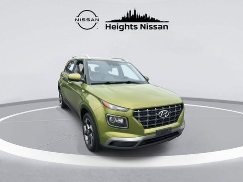 Used 2023 Hyundai Venue SEL w/ Cargo Package image 2