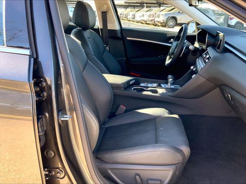 Used 2026 Genesis G70 2.5T image 9
