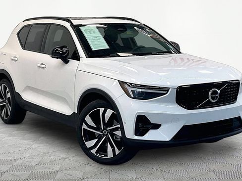 Used 2024 Volvo XC40 B5 Ultimate w/ Protection Package Premier AWD/4WD image 3