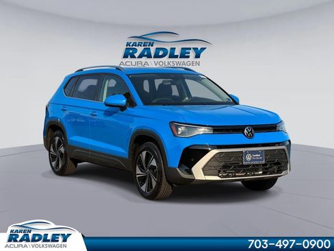 Used 2025 Volkswagen Taos SE AWD/4WD image 1