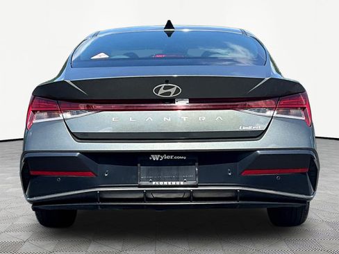 Used 2024 Hyundai Elantra Limited FWD image 5