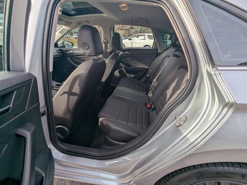 Used 2023 Volkswagen Jetta SE w/ Panoramic Sunroof Package image 11