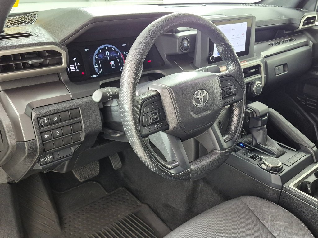 Used 2025 Toyota Tacoma SR5 AWD/4WD image 11