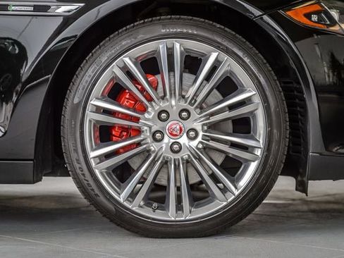 Used 2017 Jaguar XJ R-Sport image 16