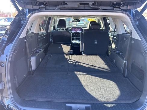 Used 2023 Toyota Highlander Limited image 8