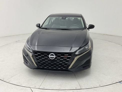 Used 2025 Nissan Altima 2.5 SR FWD image 2