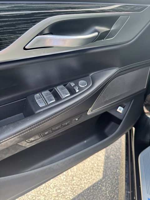 Used 2022 BMW 750i xDrive w/ Executive Package AWD/4WD image 13