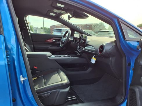 Used 2025 Chevrolet Equinox EV RS FWD image 24