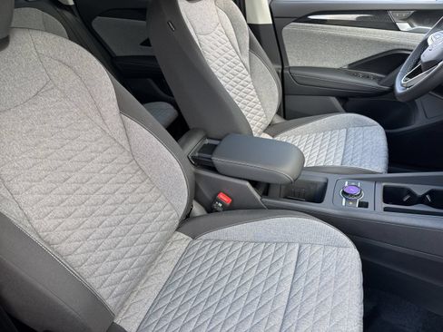 New 2025 Volkswagen Tiguan S FWD image 23