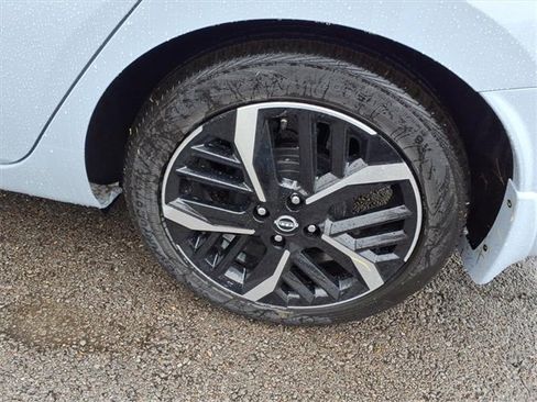 New 2025 Nissan Versa SR w/ Trunk Package image 4