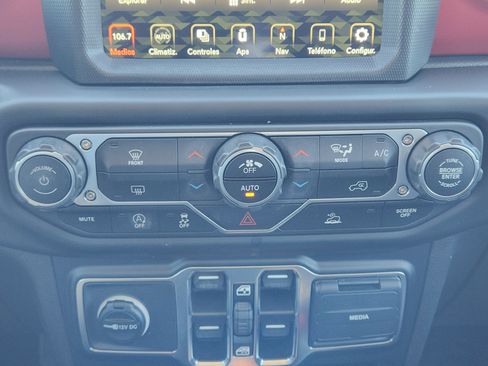 Used 2023 Jeep Wrangler Rubicon image 20