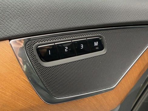 Certified 2022 Volvo XC90 T6 Momentum w/ Advanced Package image 16