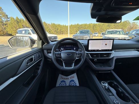 Used 2025 Ford Explorer ST-Line w/ Premium Package image 12