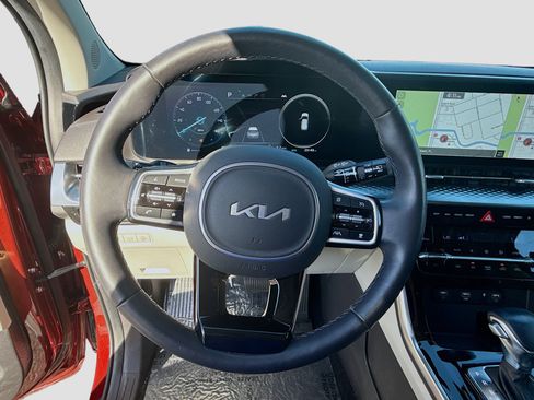 Used 2024 Kia Carnival SX Prestige image 8