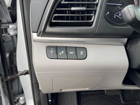 Used 2020 Hyundai Elantra Value Edition w/ Winter Weather Package image 18