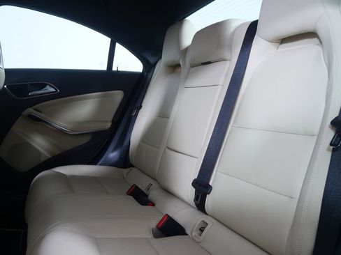 Used 2018 Mercedes-Benz CLA 250 image 15