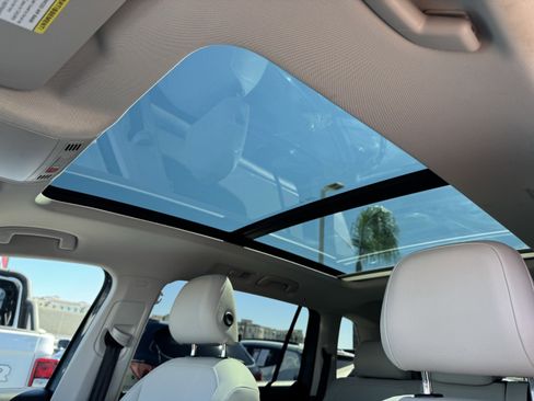 Used 2020 Volkswagen Tiguan SEL image 33