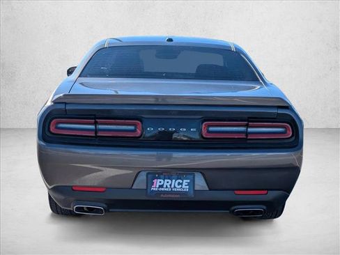Used 2015 Dodge Challenger SXT image 7