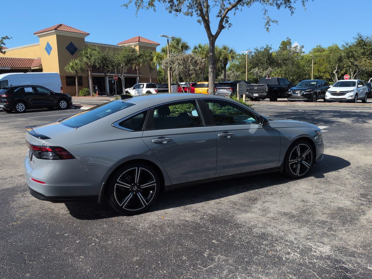 Used 2023 Honda Accord Sport image 4
