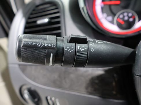 Used 2016 Dodge Grand Caravan SXT image 30