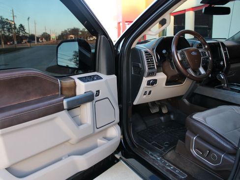 Used 2019 Ford F150 Limited image 11