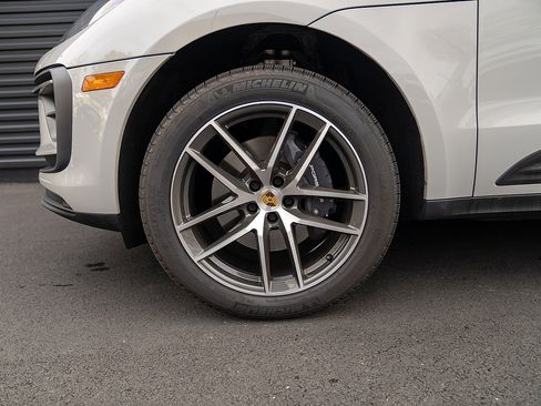 Certified 2025 Porsche Macan image 22