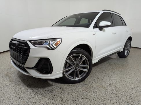 Certified 2025 Audi Q3 2.0T Premium image 18