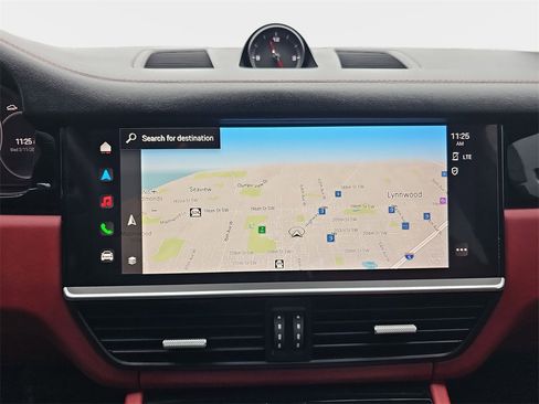 Used 2022 Porsche Cayenne image 26