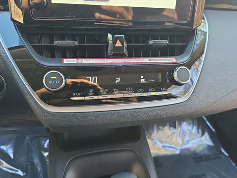 Used 2025 Toyota Corolla LE w/ Convenience Package image 21