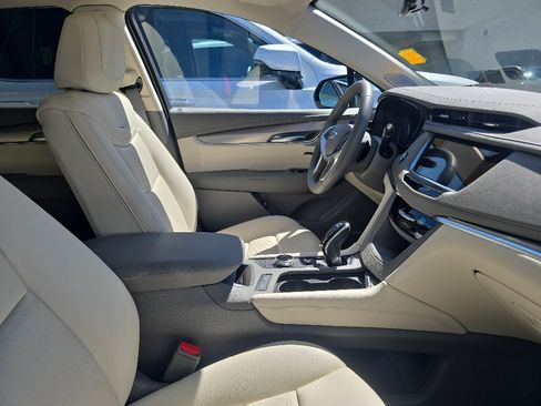 Used 2025 Cadillac XT5 Premium Luxury w/ Technology Package AWD/4WD image 8