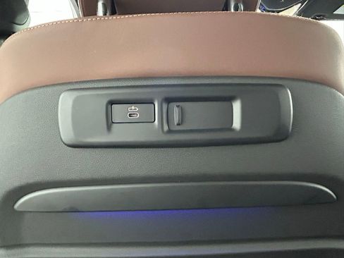 Used 2022 BMW X6 xDrive40i w/ Executive Package image 36