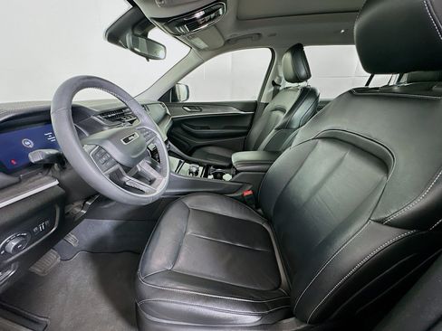Used 2023 Jeep Grand Cherokee L Limited AWD/4WD image 13