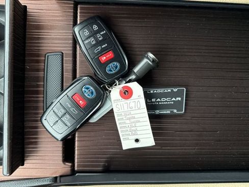 Certified 2024 Toyota Sienna XLE image 38