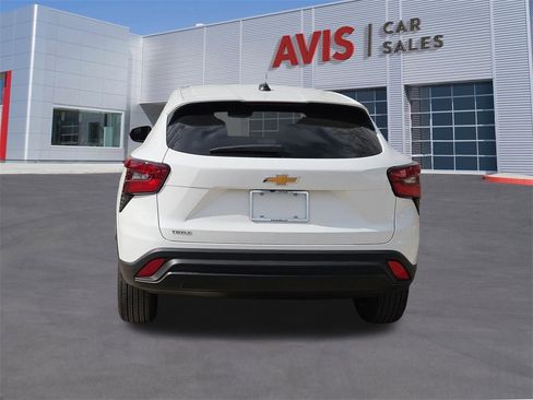 Used 2025 Chevrolet Trax LS image 5