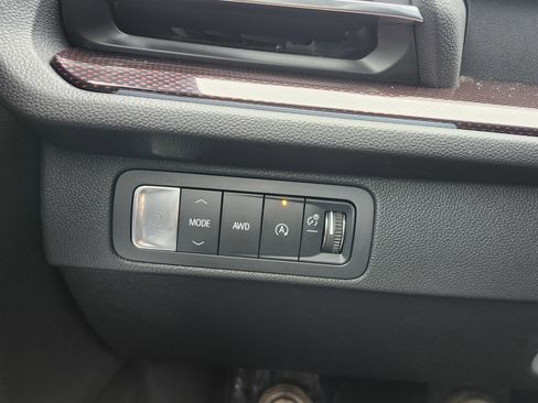 Used 2025 Chevrolet Traverse Z71 w/ LPO, Floor Liner Package image 39