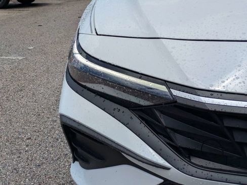 Used 2024 Hyundai Elantra SEL FWD image 9