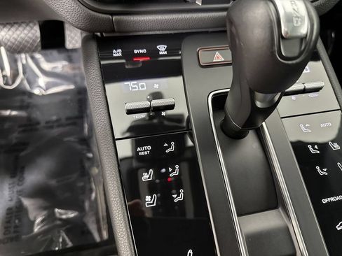 Certified 2024 Porsche Macan Turbo AWD/4WD image 30