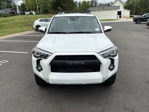 Used 2022 Toyota 4Runner SR5 Premium AWD/4WD image 3