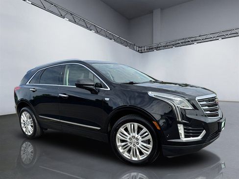 Used 2017 Cadillac XT5 Premium Luxury w/ Driver Assist Package AWD/4WD image 30