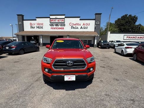 Used 2017 Toyota Tacoma SR5 w/ Tow Package RWD image 2