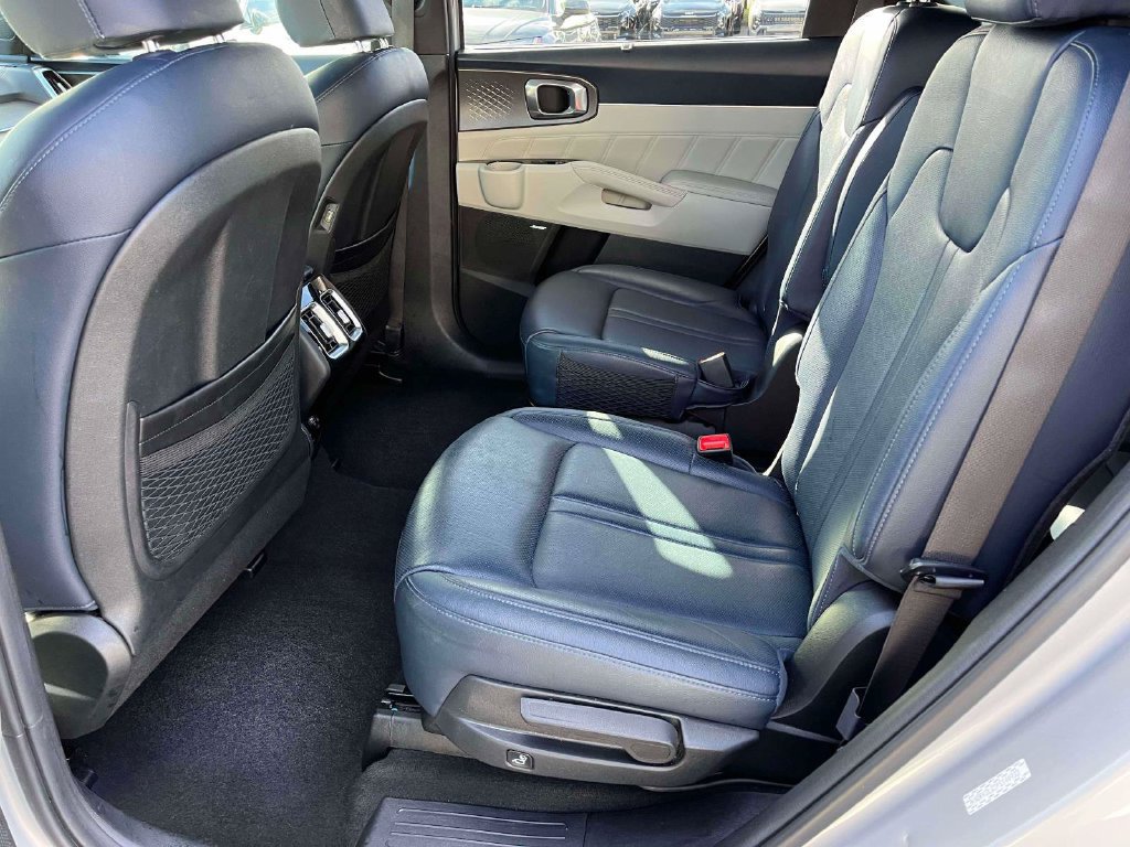 Used 2023 Kia Sorento SX Prestige w/ Panoramic Sunroof Package AWD/4WD image 6
