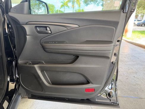Used 2025 Honda Ridgeline TrailSport image 29
